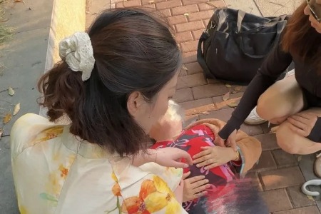 点赞！西安女护士休假途中抢救晕倒老人
