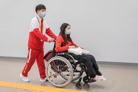 407名“小秦宝”用心用情服务本届残运游泳项目