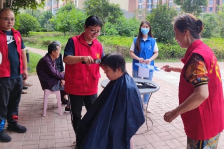 新时代文明实践在西安 |西安航天基地 “小剪刀”传递大爱心