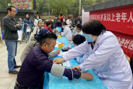 碑林区：便民“集市”进社区 志愿服务暖人心