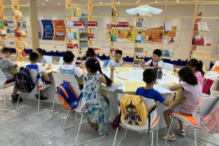 航空科普、古筝演奏、书法、游泳……在西咸新区高桥街道“七彩暑假班”学技能、涨知识
