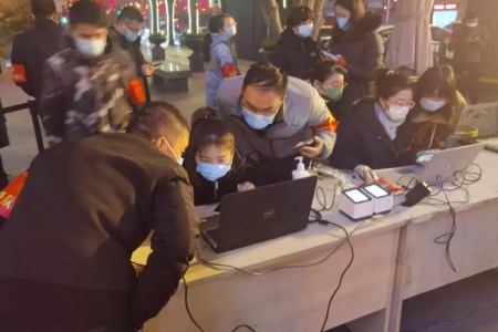 西安各级文明单位深入一线助力疫情防控