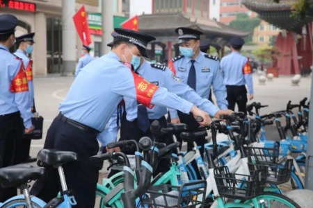 西安因你而美 志愿者成为国庆假期一道亮丽风景线