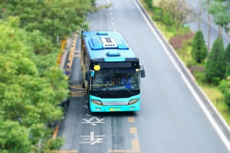 西安因你而美|公交青年志愿者街头倡导市民文明绿色出行