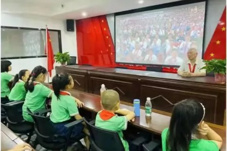 莲湖区“劳伙计”和“桃小豆”志愿服务品牌播撒文明理念