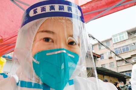 夫妻俩都是志愿者 为谁撤下一线起了“矛盾”