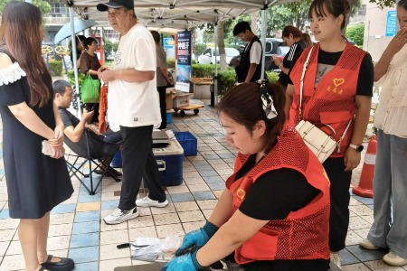 碑林区：文明实践小集市 为民服务零距离