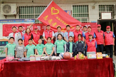 西安因你而美 | 蓝田县：“志愿红” 为文明城市创建增色添彩