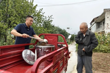 人民日报、新华社关注！西安这个村支书的“2元午餐”火了！
