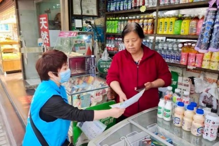 莲湖区1万名机关干部、志愿者深入街头小区做公益